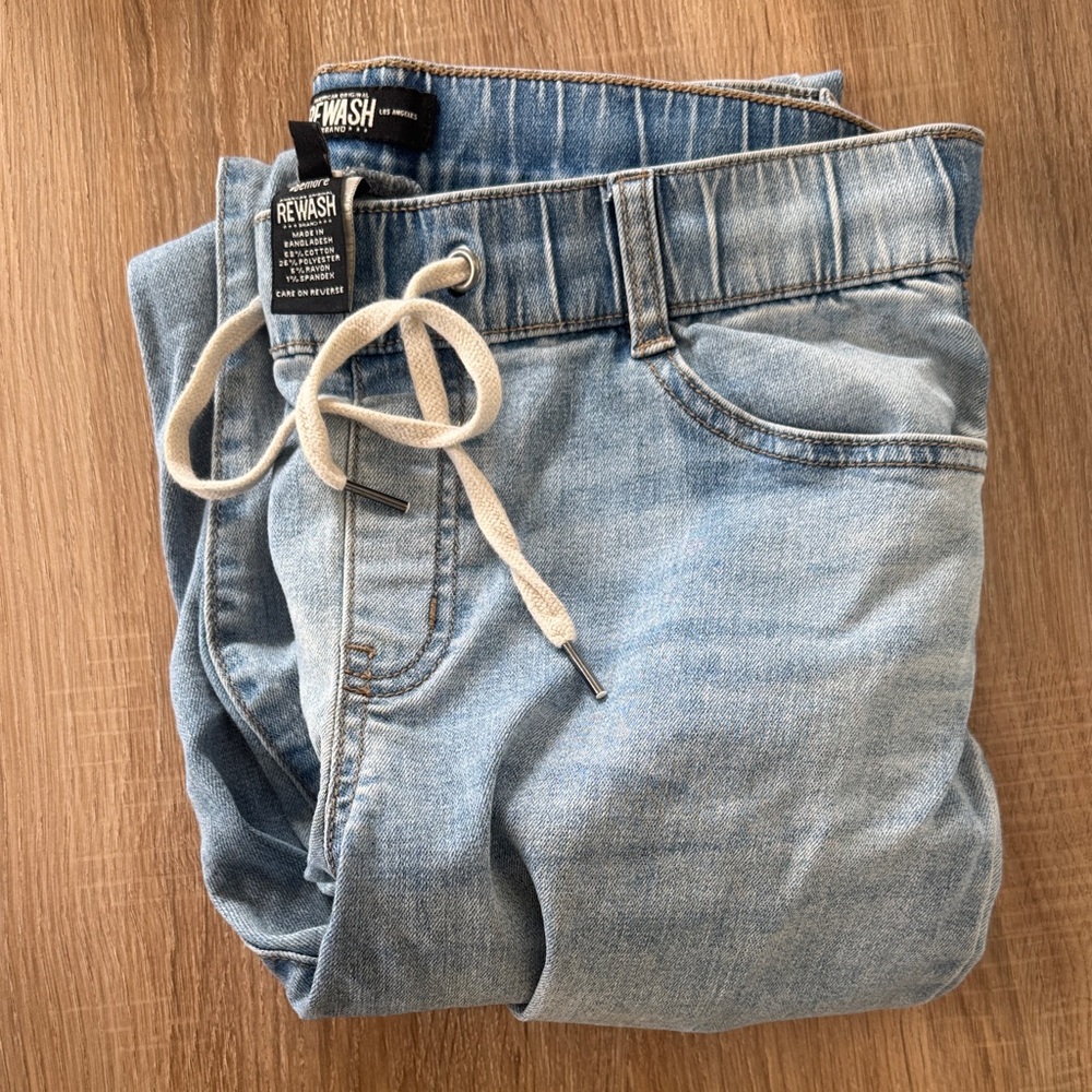 Rewash Woman’s Relaxed Fit Jeans in Light Blue